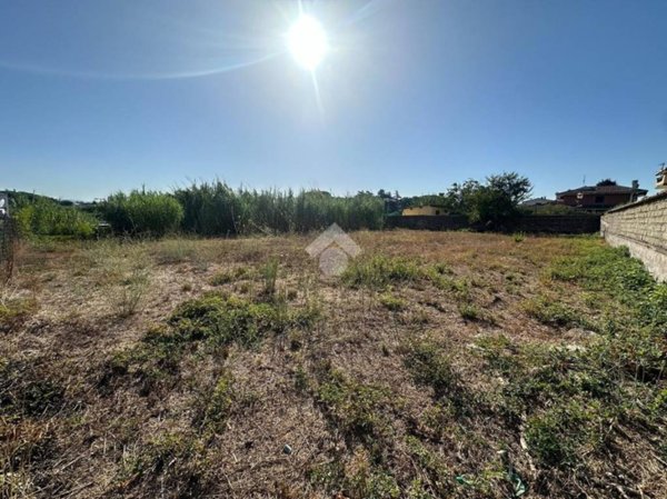terreno in vendita a Roma in zona Casal Morena