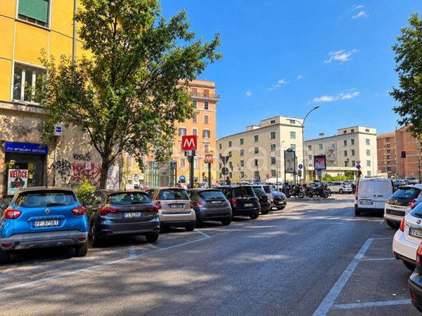 appartamento in vendita a Roma in zona Appio Latino