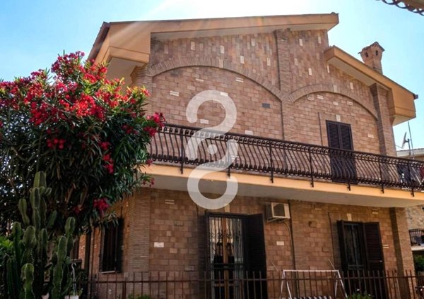 casa indipendente in vendita a Roma in zona Appio Pignatelli