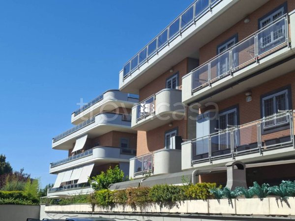 appartamento in vendita a Roma in zona Selva Candida