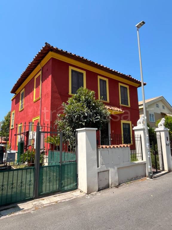 appartamento in vendita a Roma in zona Ostia Antica