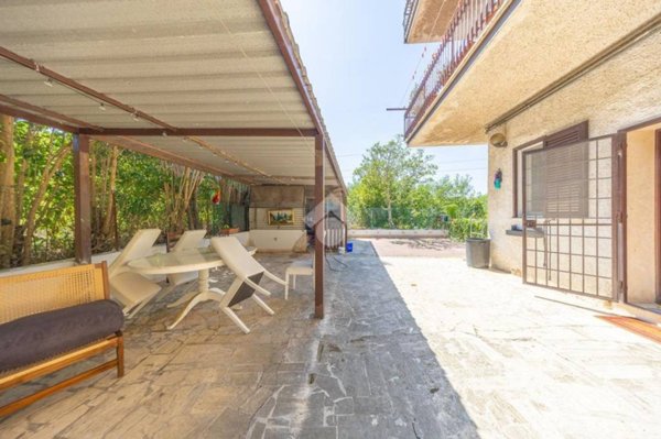 appartamento in vendita a Roma in zona Lago Regillo
