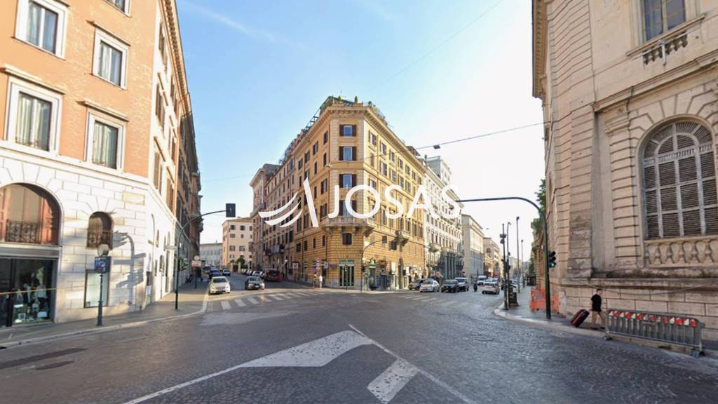 negozio in vendita a Roma in zona Rione Monti/Campitelli