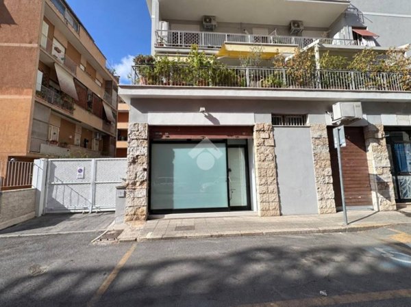 locale commerciale in vendita a Roma in zona Primavalle
