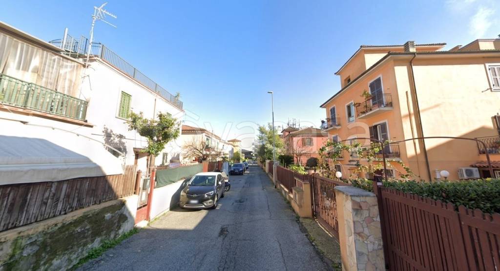 appartamento in vendita a Roma in zona Appio Pignatelli