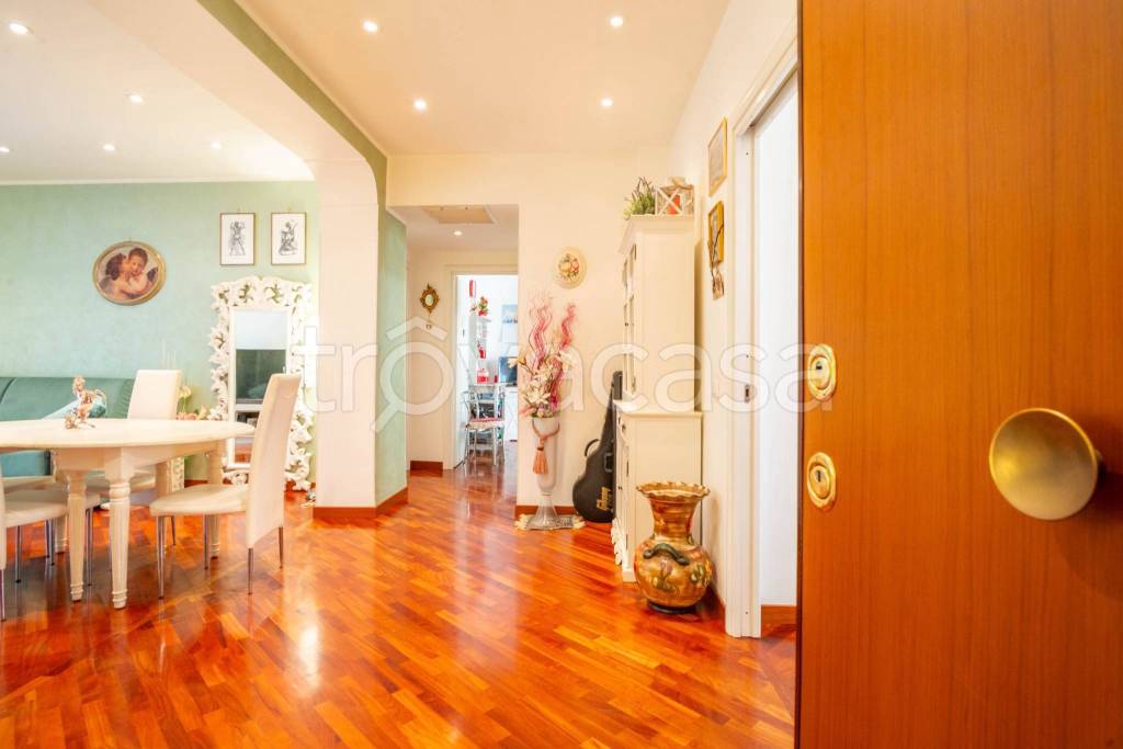 appartamento in vendita a Roma in zona Appio Latino