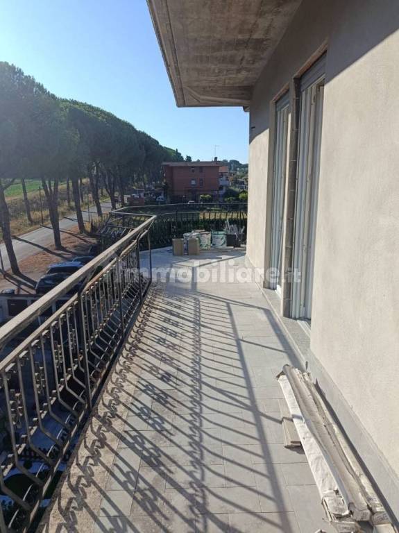 appartamento in vendita a Roma in zona Giardini di Corcolle