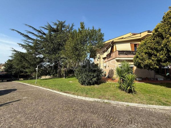 casa indipendente in vendita a Roma