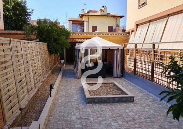 appartamento in vendita a Roma in zona Appio Claudio