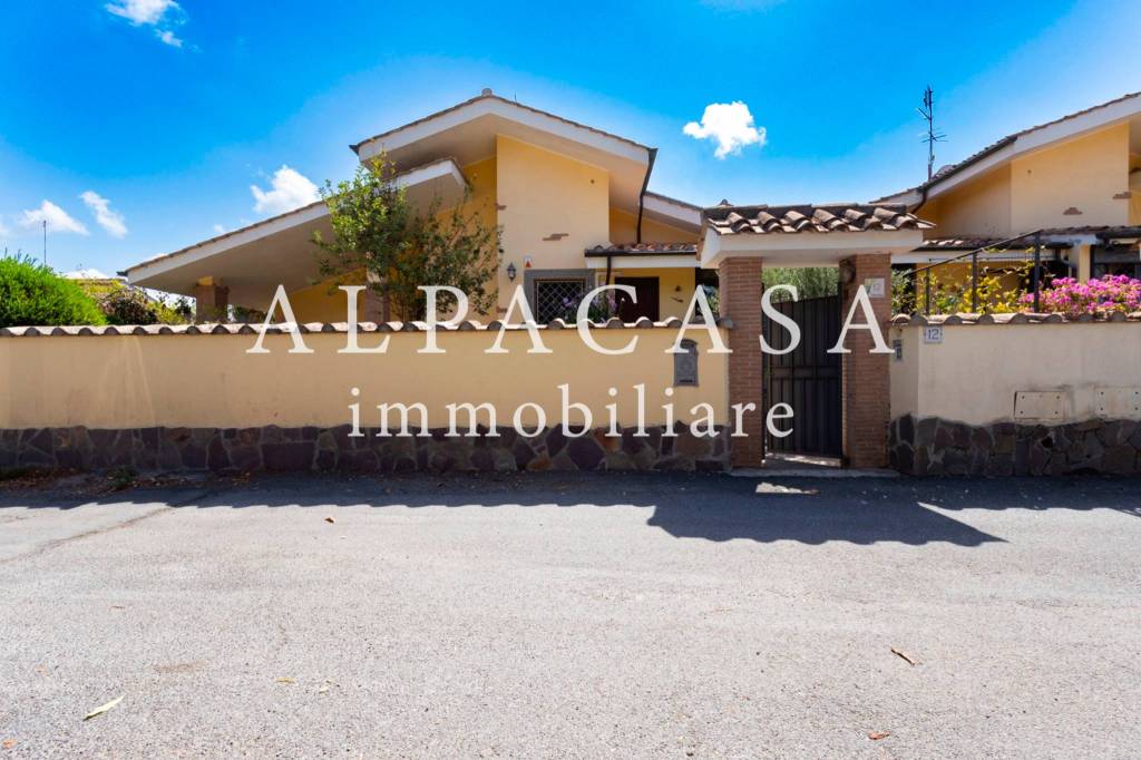 casa indipendente in vendita a Roma in zona Infernetto