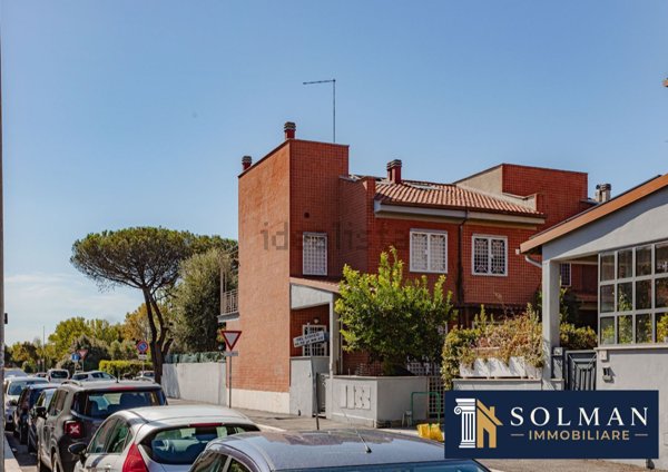 casa indipendente in vendita a Roma in zona Acilia