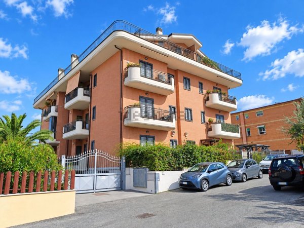 appartamento in vendita a Roma in zona Finocchio