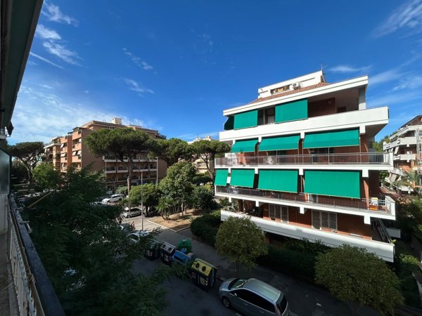 appartamento in vendita a Roma in zona Ostia