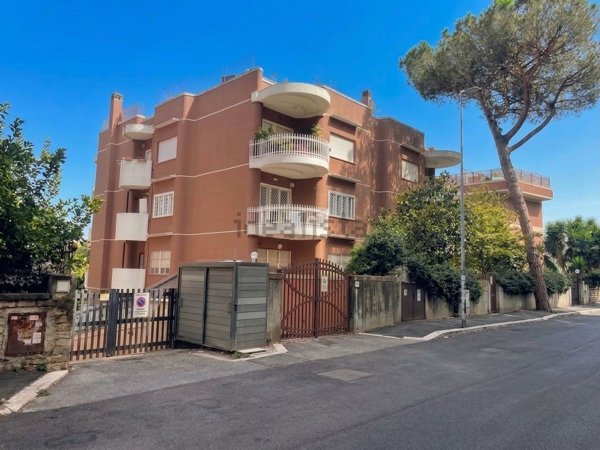 appartamento in vendita a Roma in zona Mostacciano