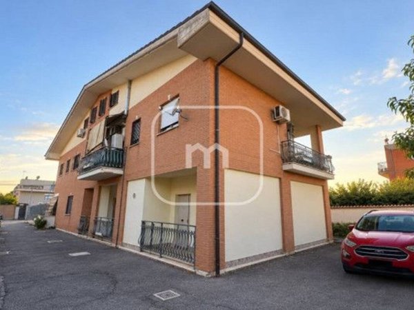 appartamento in vendita a Roma in zona Giardini di Corcolle