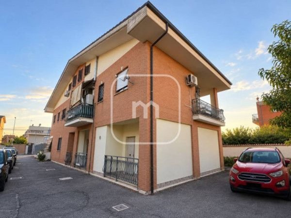 appartamento in vendita a Roma in zona Giardini di Corcolle