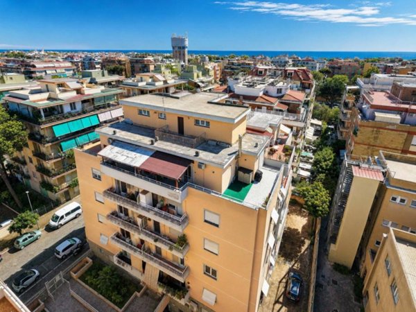 appartamento in vendita a Roma in zona Ostia