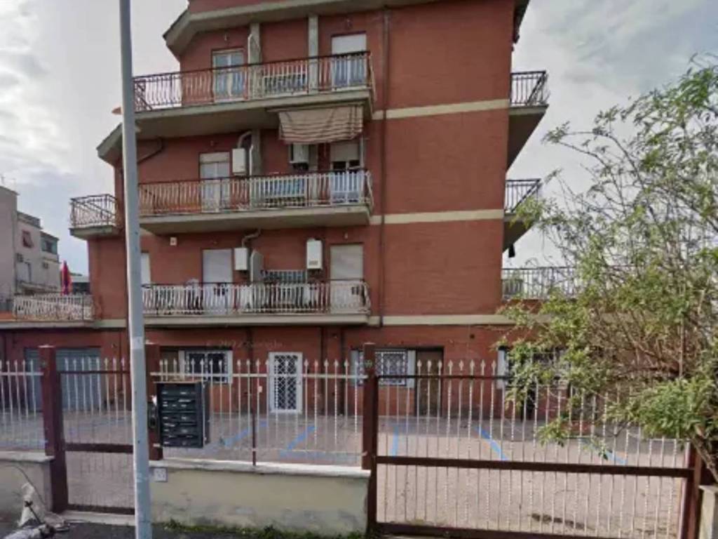 box auto in vendita a Roma in zona Tor Sapienza