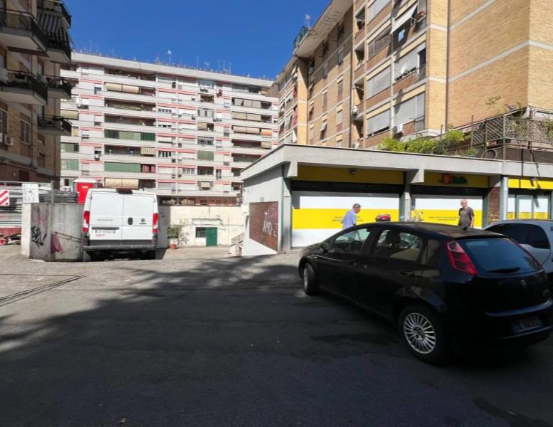 box auto in vendita a Roma in zona Collatino
