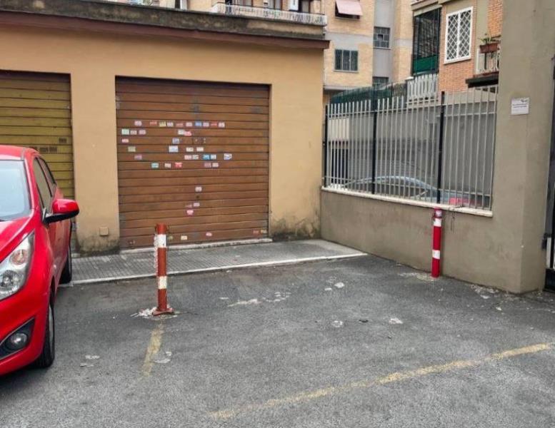 box auto in vendita a Roma in zona Collatino