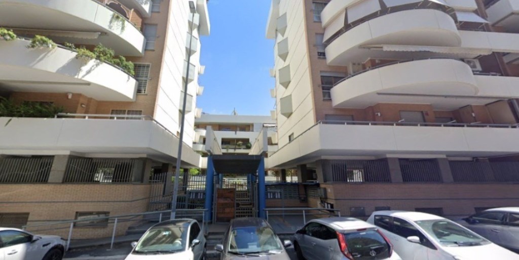 box auto in vendita a Roma in zona EUR