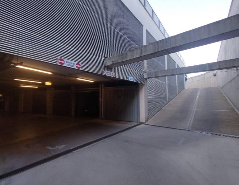 box auto in vendita a Roma in zona Testaccio