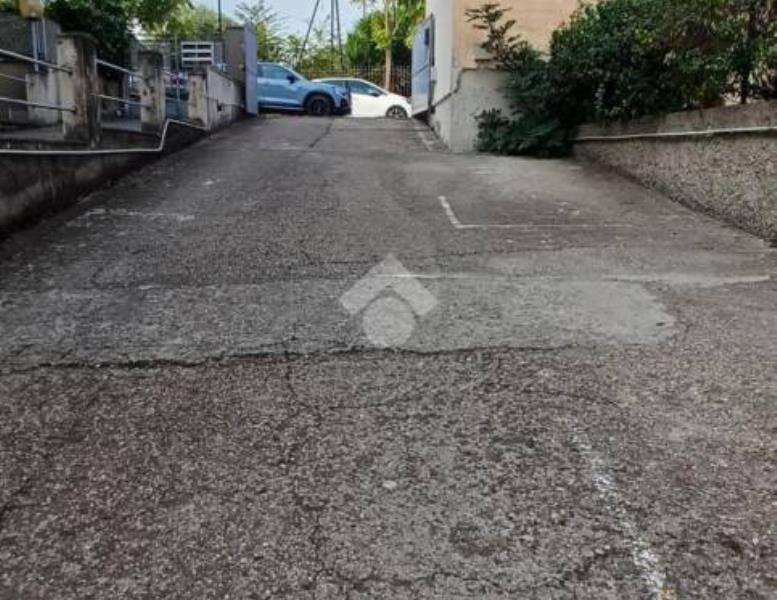 box auto in vendita a Roma in zona Appio Pignatelli