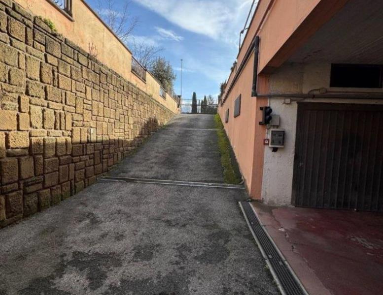 box auto in vendita a Roma in zona Casal Morena