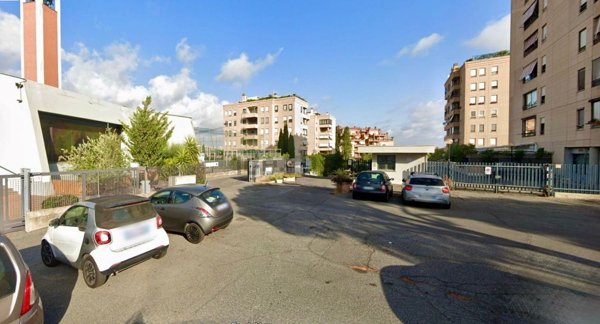 box auto in vendita a Roma in zona Torrino