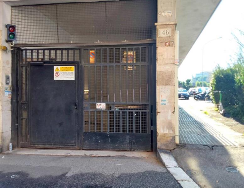 box auto in vendita a Roma in zona Pietralata