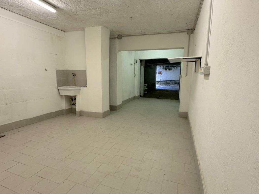 box auto in vendita a Roma in zona Torre Angela