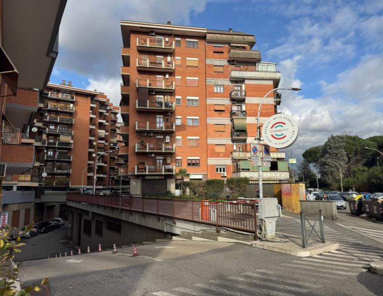 box auto in vendita a Roma in zona Collatino