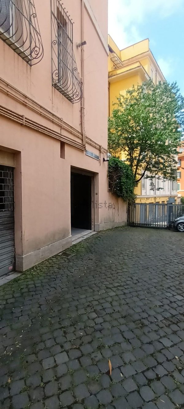 box auto in vendita a Roma in zona Pinciano