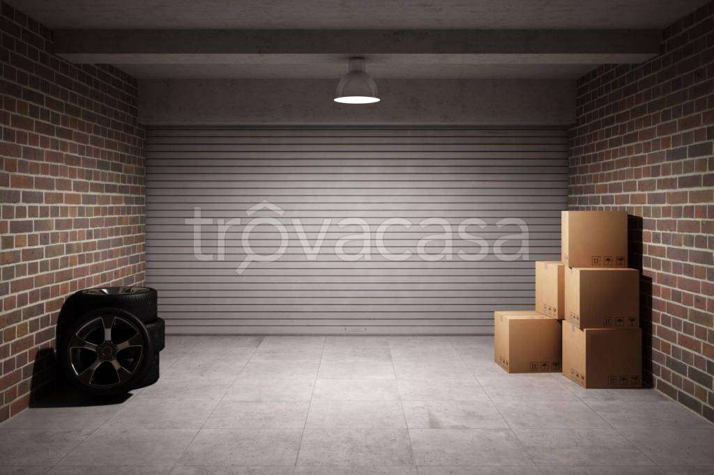 box auto in vendita a Roma in zona Torre Angela