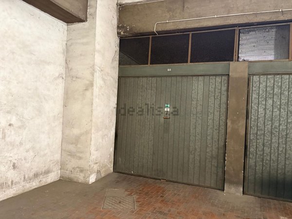 box auto in vendita a Roma in zona Appio Claudio