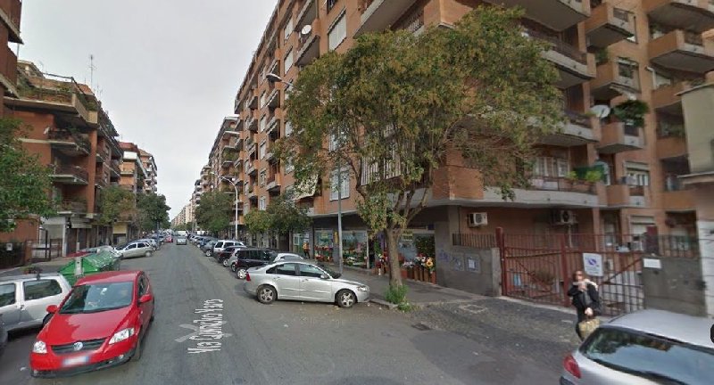 box auto in vendita a Roma in zona Appio Claudio