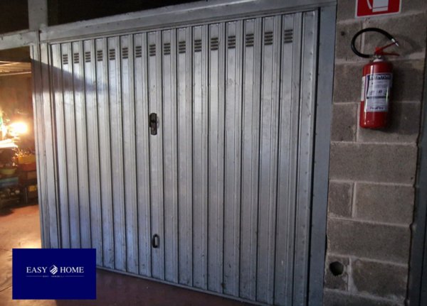 box auto in vendita a Roma in zona Appio Claudio