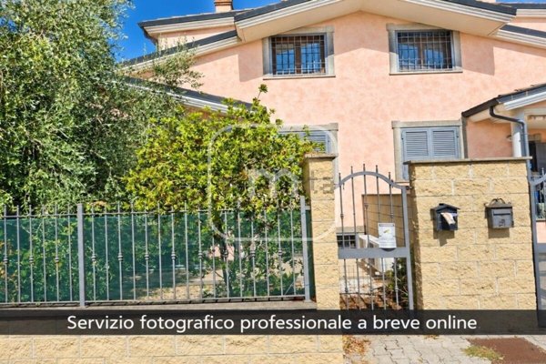 appartamento in vendita a Roma in zona Castelverde