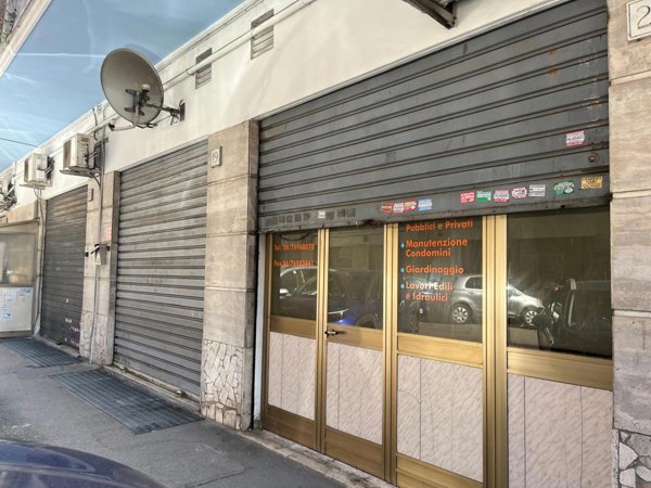 negozio in vendita a Roma in zona Don Bosco