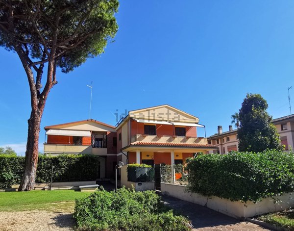 appartamento in vendita a Roma in zona Axa