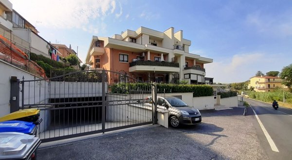 box auto in vendita a Roma in zona Finocchio