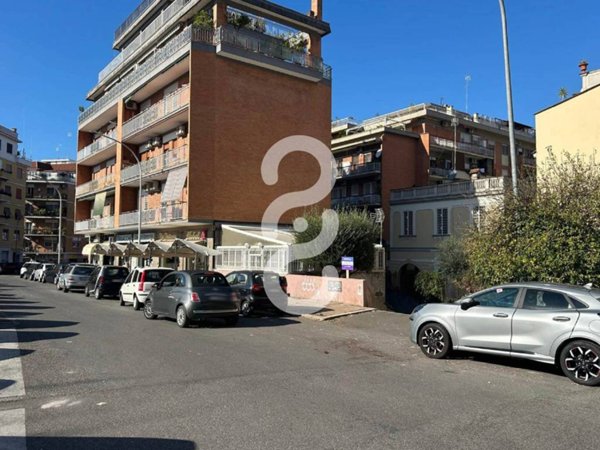 box auto in vendita a Roma in zona Tuscolano