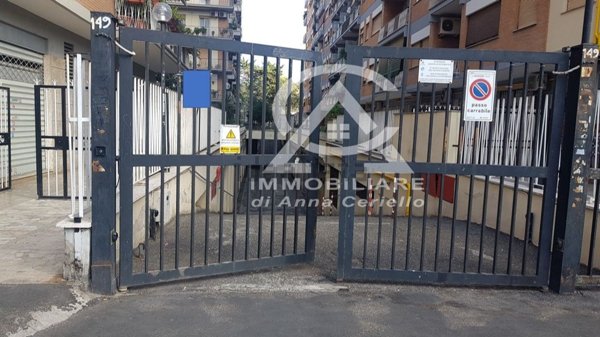 box auto in vendita a Roma in zona Tuscolano