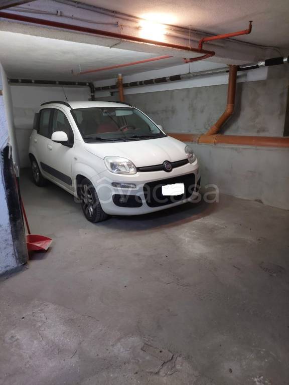 box auto in vendita a Roma in zona Ostia