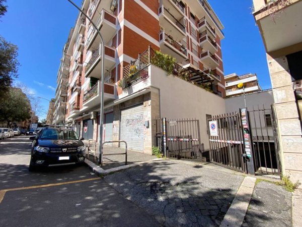 box auto in vendita a Roma in zona Appio Claudio