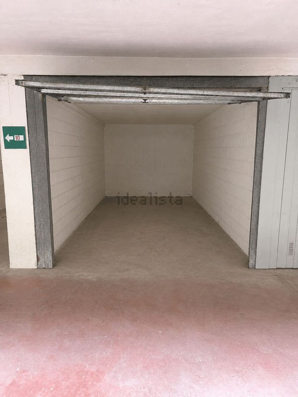box auto in vendita a Roma in zona Ostia