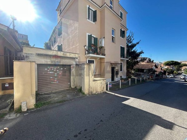 box auto in vendita a Roma in zona Primavalle