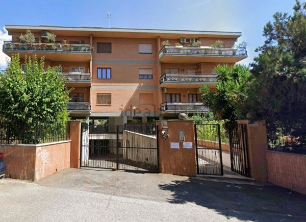 box auto in vendita a Roma in zona La Pisana