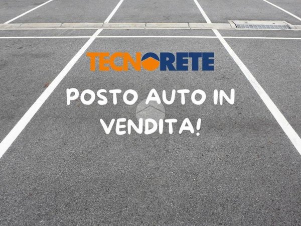 box auto in vendita a Roma in zona Castelverde