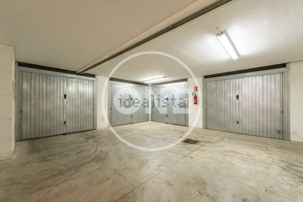 box auto in vendita a Roma in zona Lunghezza